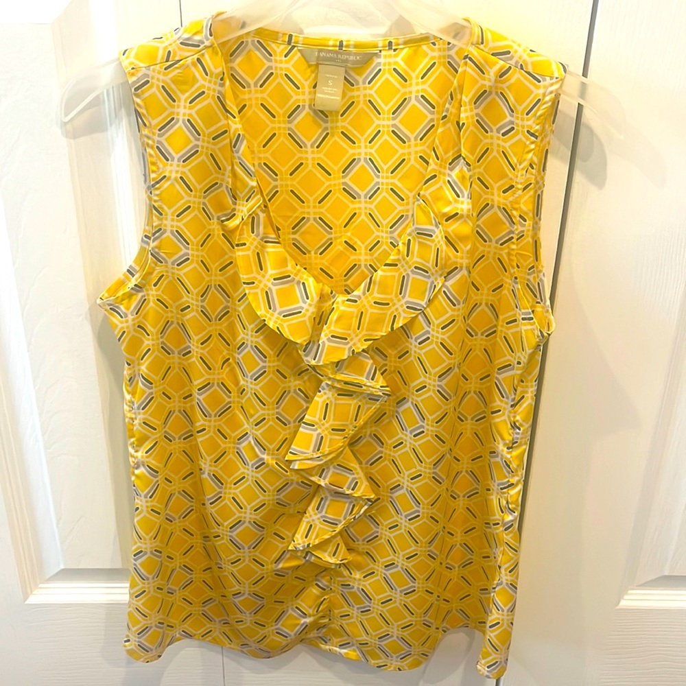 Banana republic sleeveless blouse yellow gray small like new